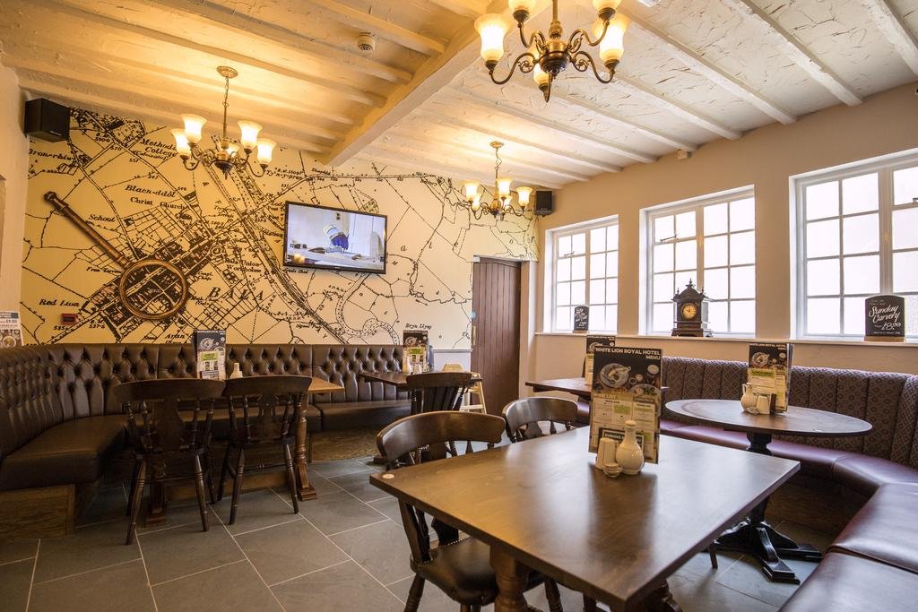 Фото White Lion Royal Hotel