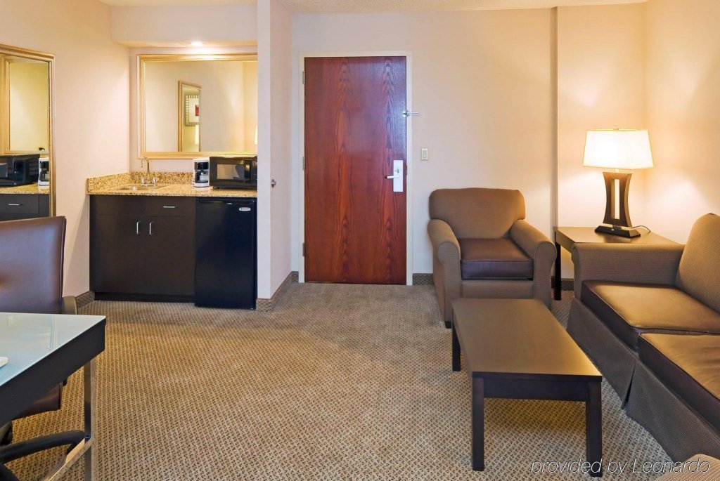 Фото Holiday Inn Express & Suites Kendall East Miami