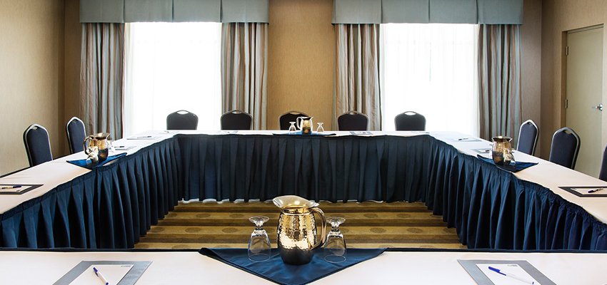 Фото Holiday Inn Express Hotel & Suites Ottawa West Nepean