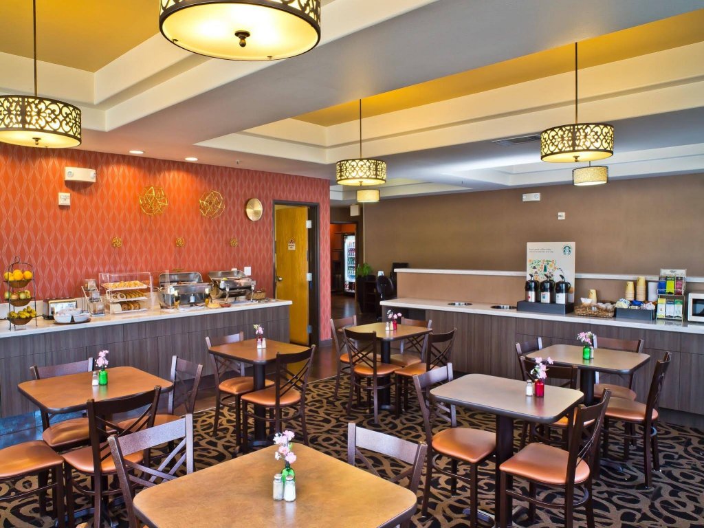 Фото Hawthorn Suites by Wyndham Oakland/Alameda