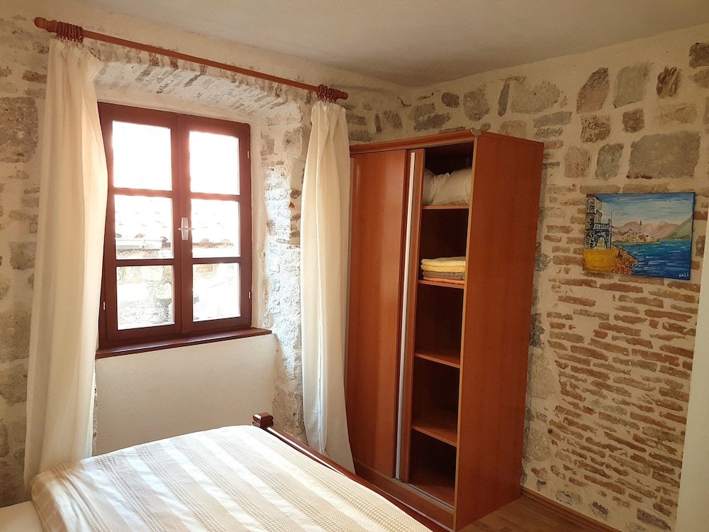 Фото Apartments Historic Stone House