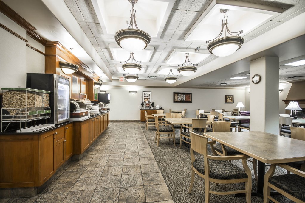 Фото Comfort Inn & Suites