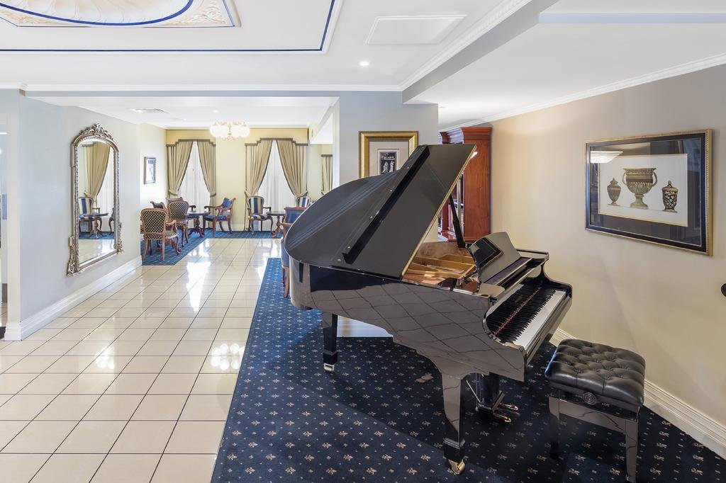 Фото Canterbury International Hotel