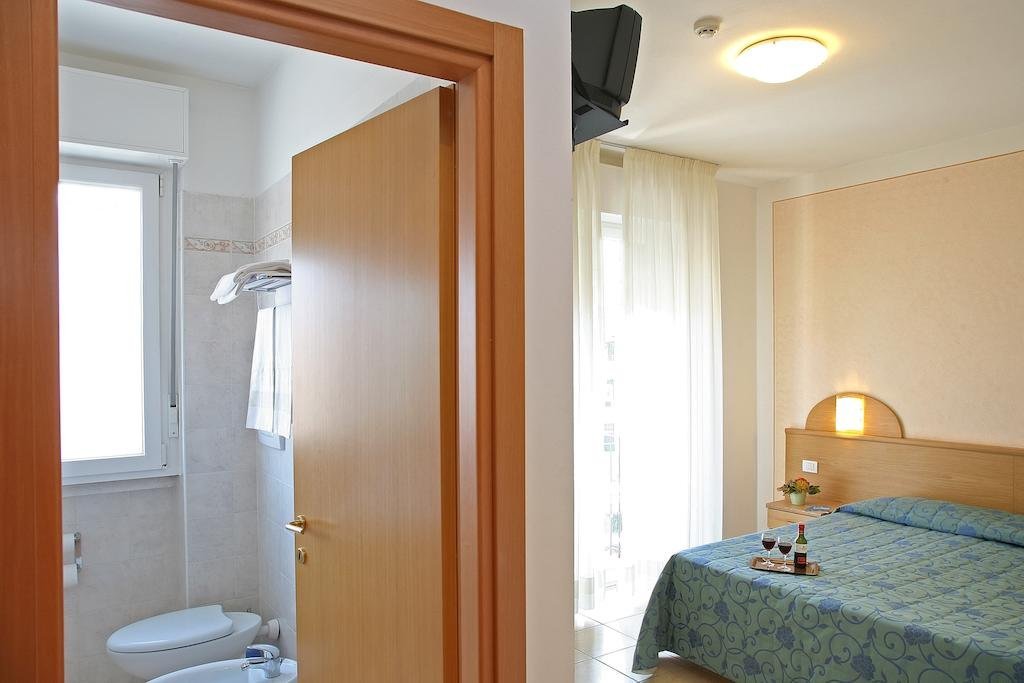 Фото 46860593874