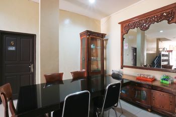 Фото Nely Murni Residence