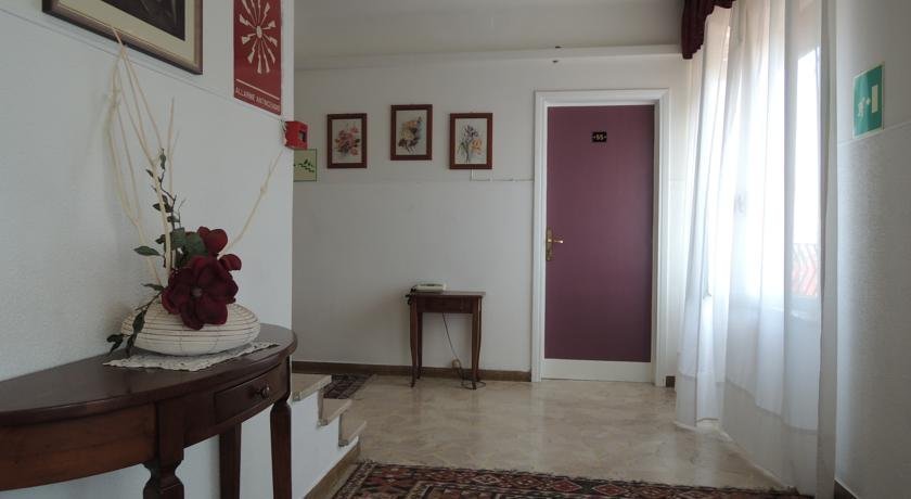 Фото Domus Hotel Adele