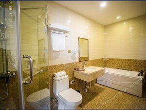 Yinglun Fashion Hotel (Jiangsu Province, Zhenjiang City), hotel