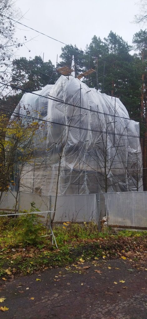 Capilla, cruz conmemorativa Chasovnya Mikhaila Arkhangela V Mikhaylovskom, , foto