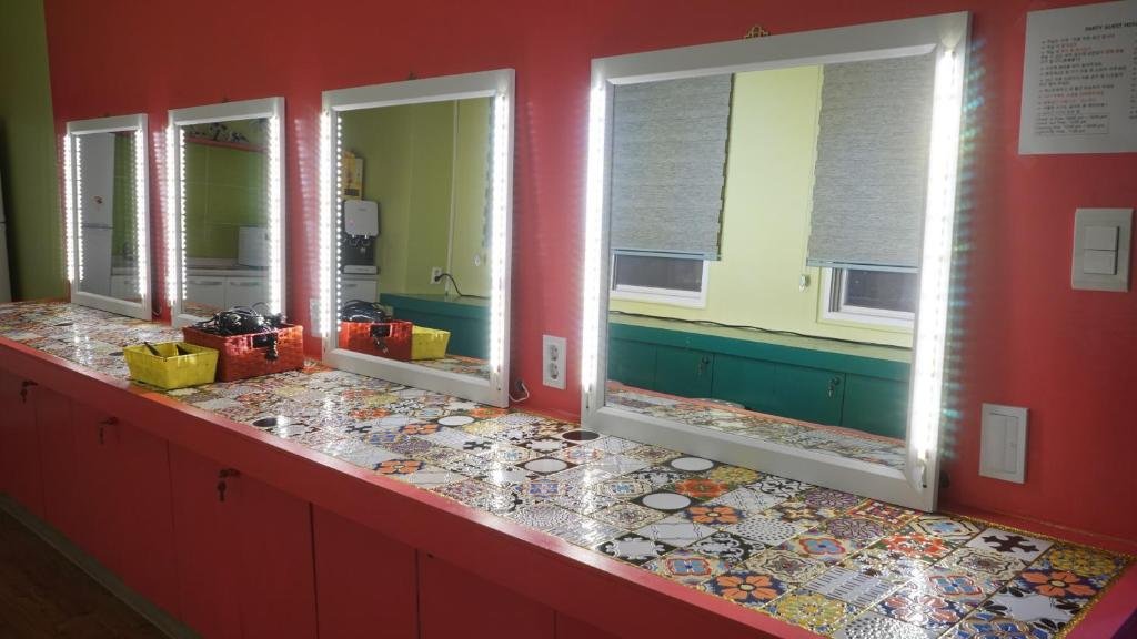 Фото Busan Party Guest House - Hostel