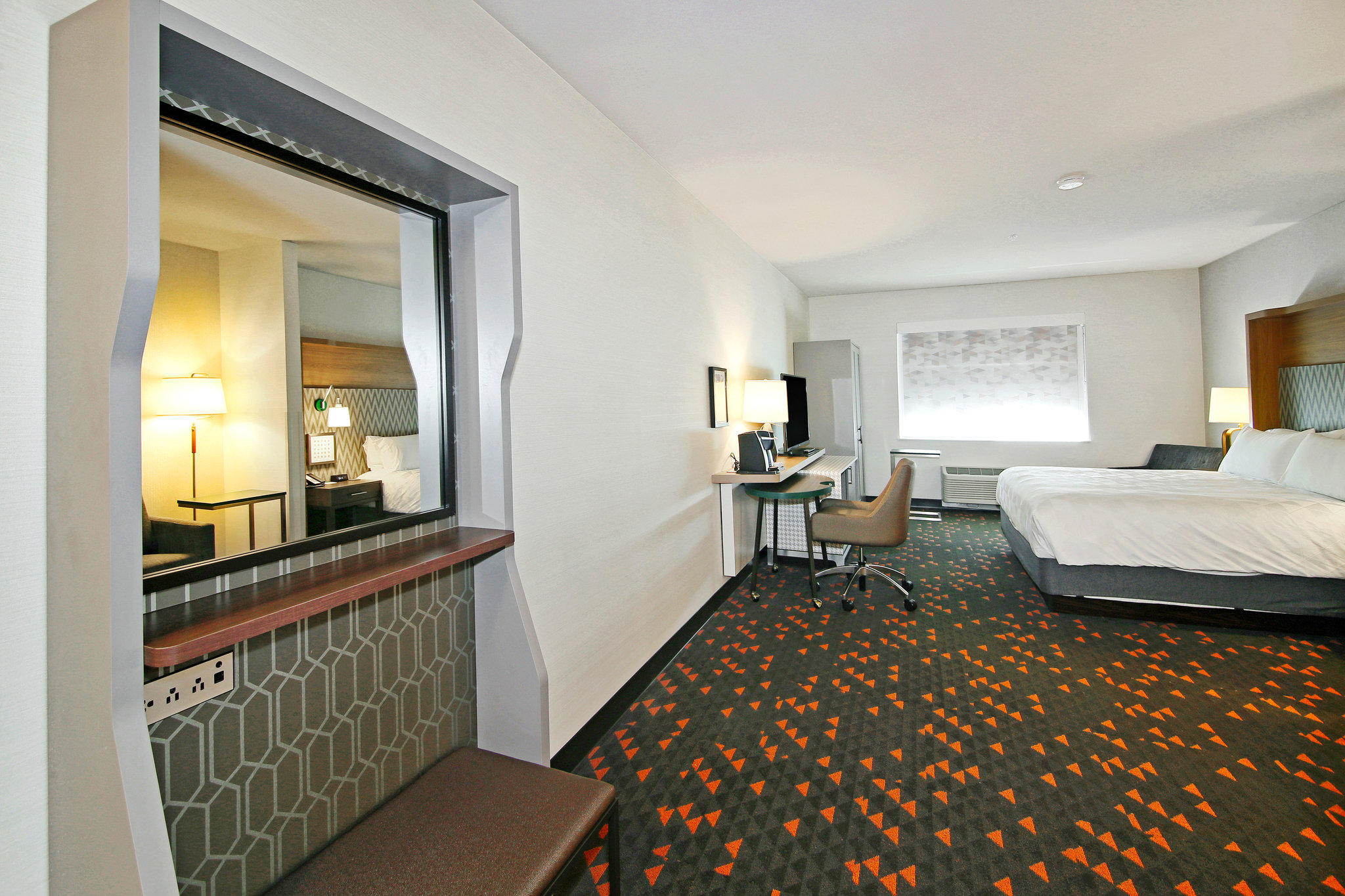 Фото Holiday Inn Hotel & Suites Calgary Airport North by IHG