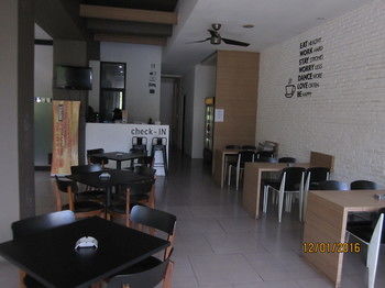 Фото Maxley Hotel Pluit