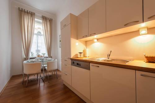 Фото Beautiful Home - Riverside Apartment