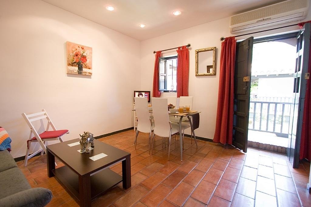 Фото Apartamentos Corral del Conde