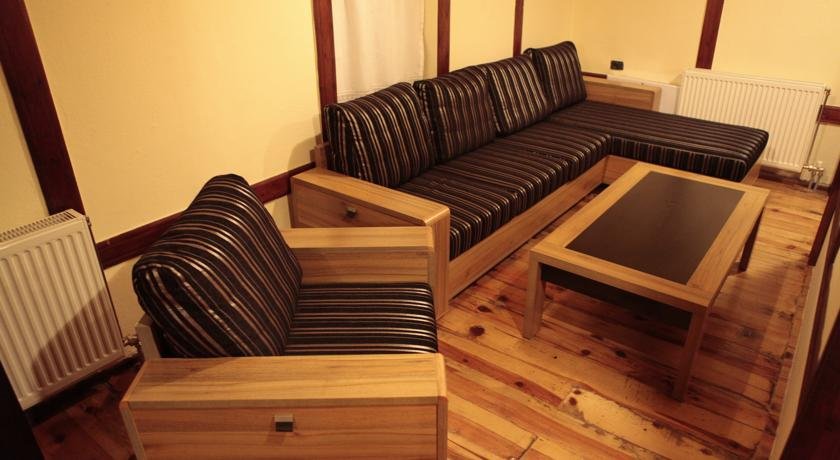 Фото Guest House Bujtina Leon