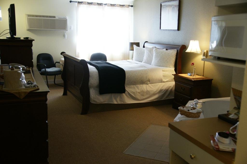 Фото R & R Inn & Suites