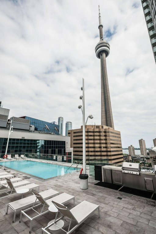 Гостиница Life Suites Loft - Cn Tower в Торонто