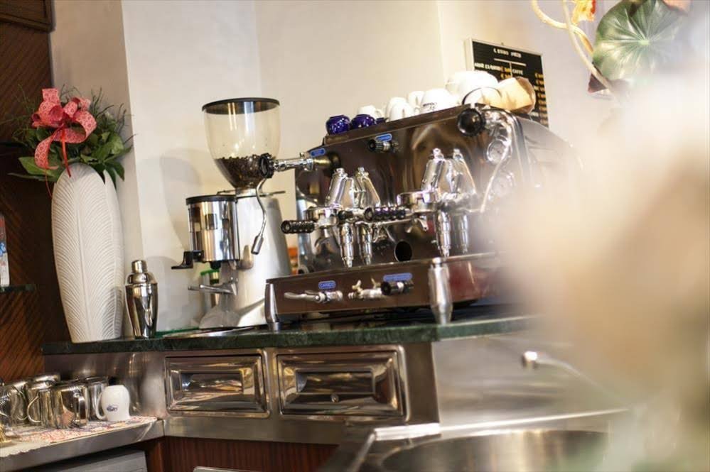 Фото Hotel Ambassador