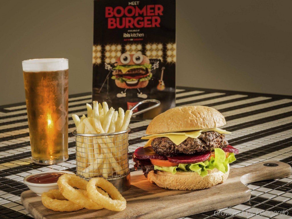 Фото Ibis Melbourne Hotel and Apartments