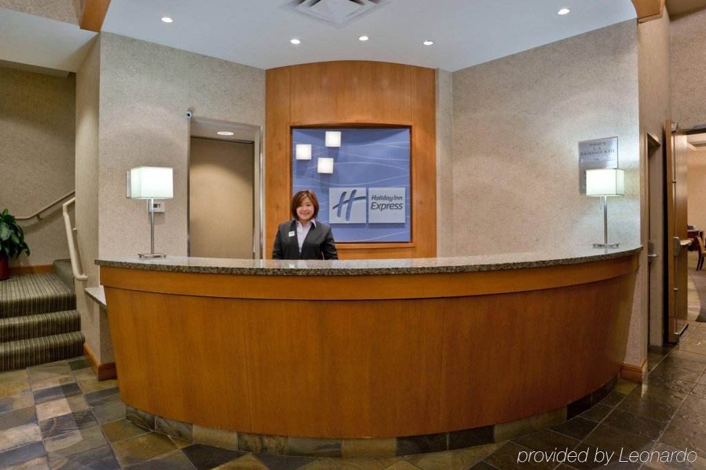Фото Holiday Inn Express Vancouver Airport Richmond