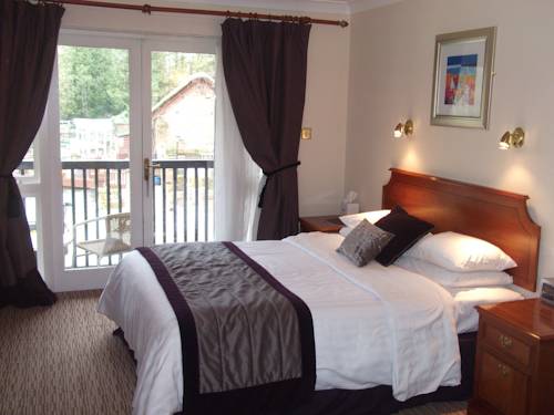 Фото Newbury Manor Hotel