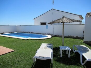 Гостиница Chalet Huerta 1 con piscina y paddle