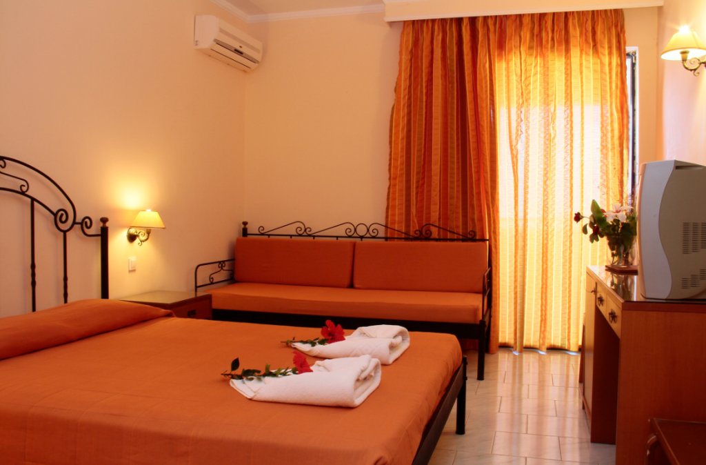 Фото Roselands Hotel Bungalows