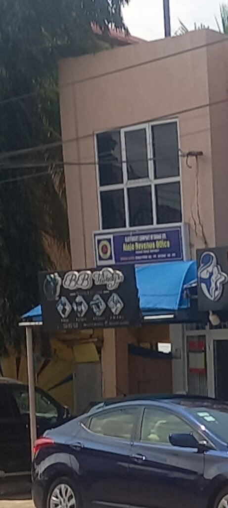 Bags and suitcases store BBs trendys, Accra, photo