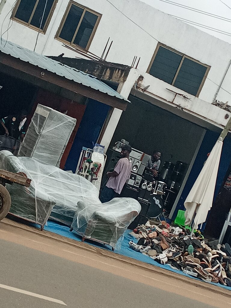 Second-hand shop Second hand goods depot, Accra, photo