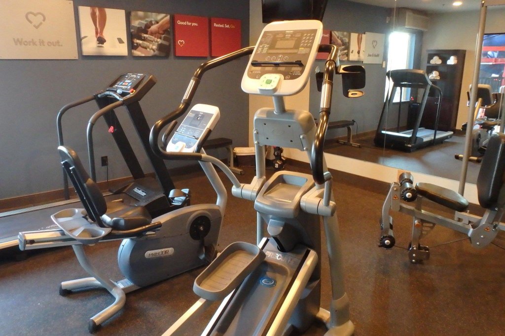 Фото Comfort Suites Kelowna