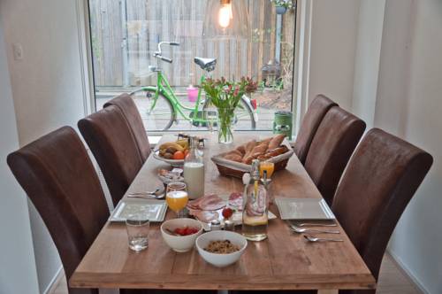 Фото Minties, Floating Bed EN Breakfast