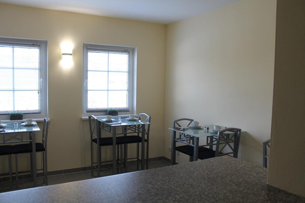 Фото Hotel Pension garni Schwerin-Unterkunft