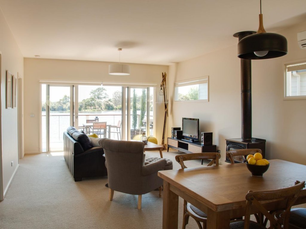 Фото Lakeside Villas at Crittenden Estate