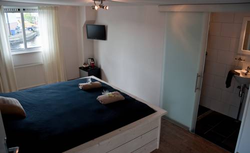 Фото Minties, Floating Bed EN Breakfast