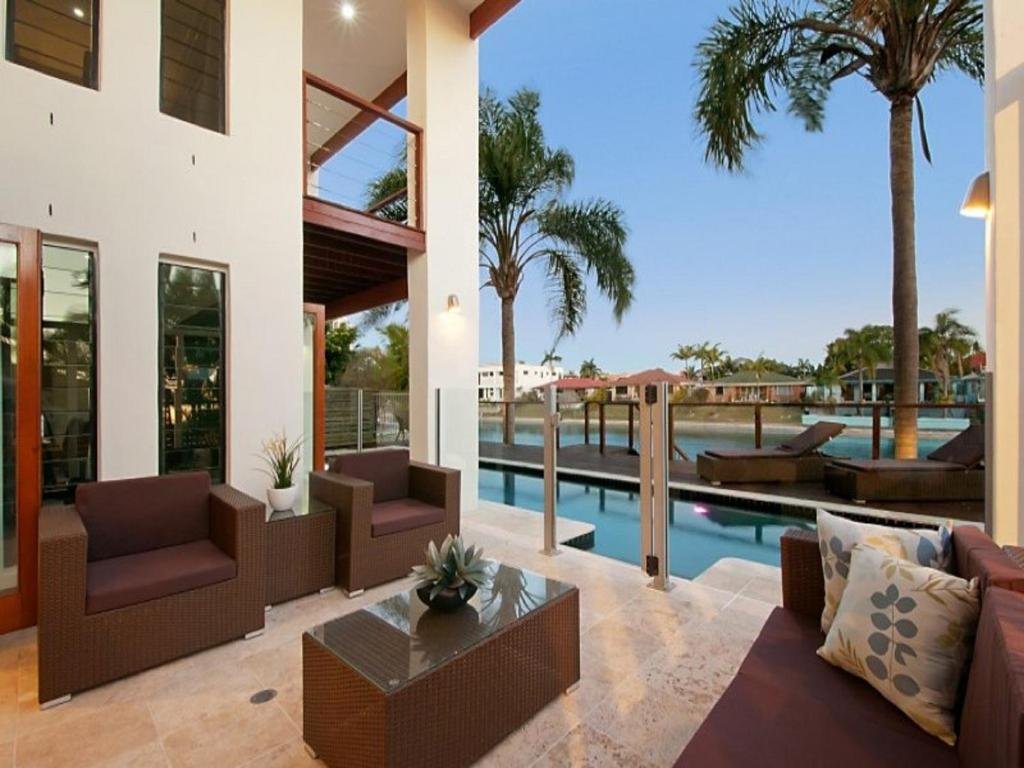 Фото The Villa-Whole House 6 Bedrooms 3 Bathrooms