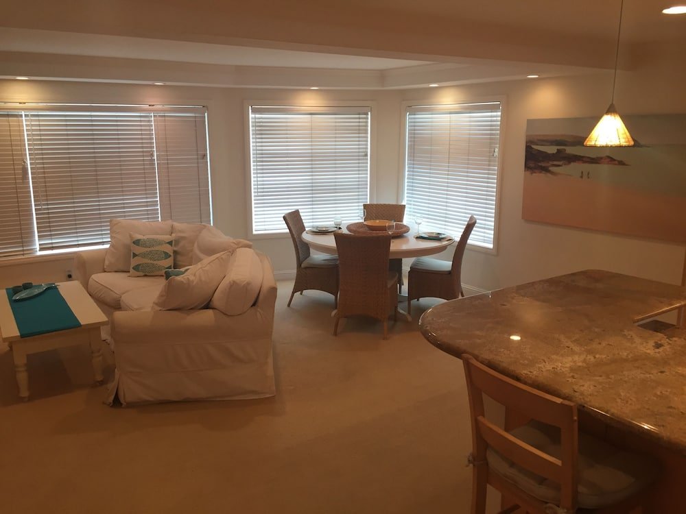 Фото 2 Bedroom Townhome 2 Mins. to the Beach