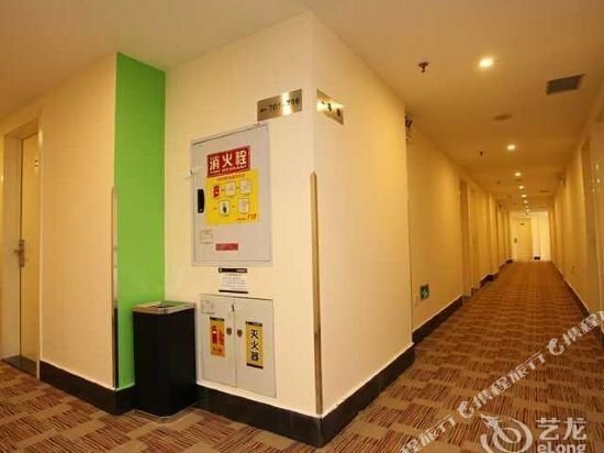 Hotel 7 Days Inn Chongqing Yangjiaping Light Rail Station Branch, Chongqing, photo