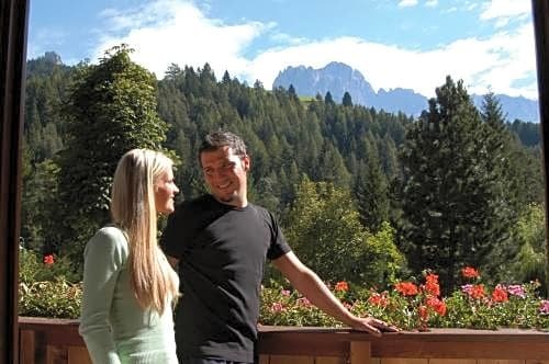 Фото Dolomitenhotel Weisslahnbad