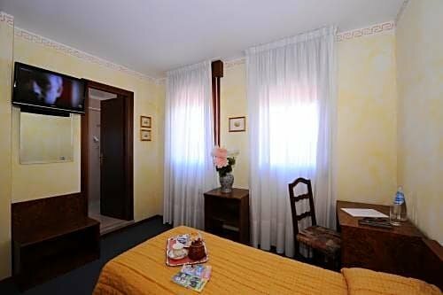 Гостиница Hotel Siros в Вероне