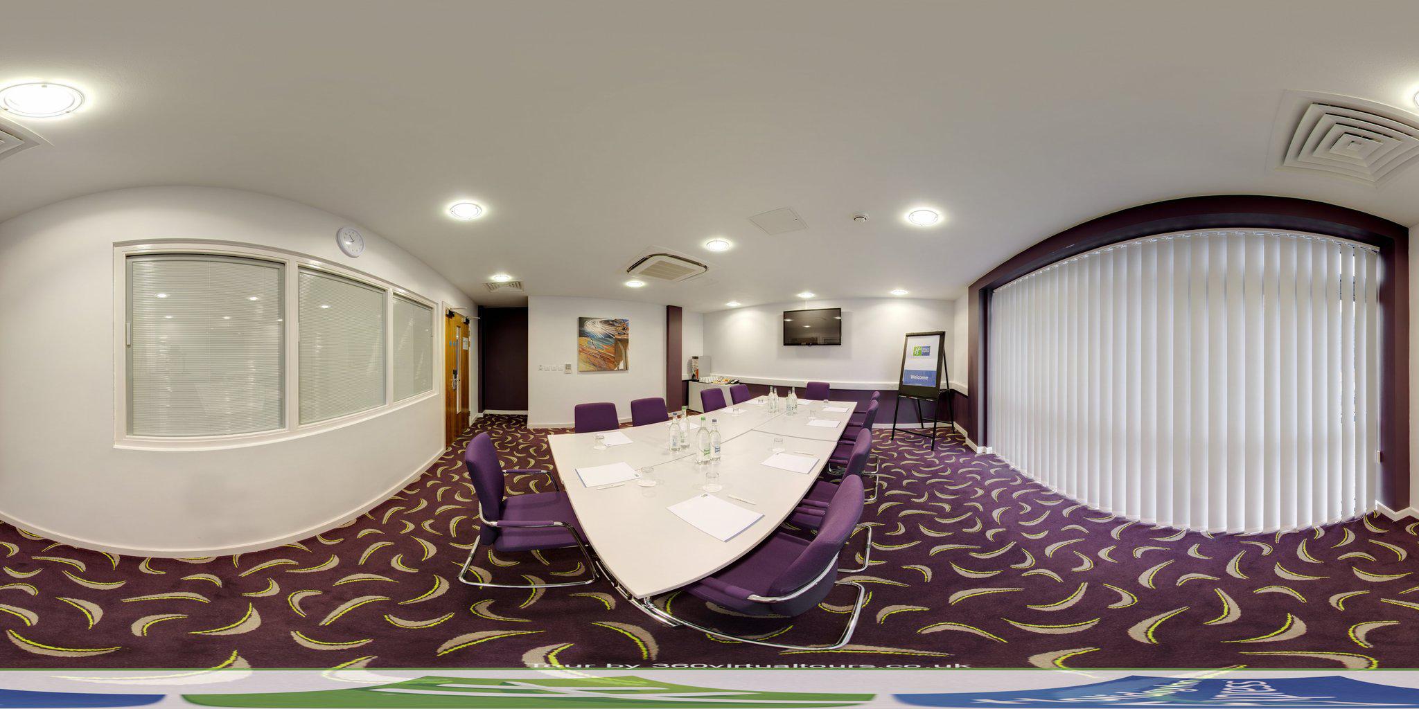 Фото Holiday Inn Express Dunstable, an Ihg Hotel