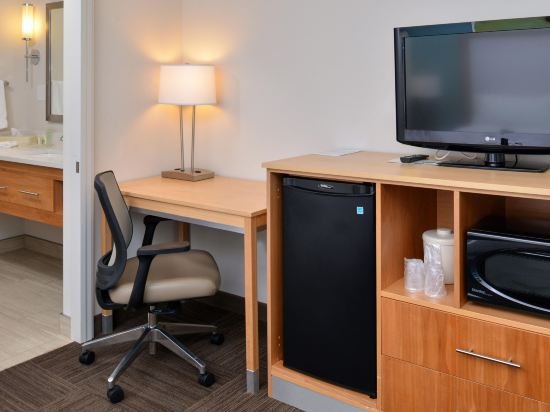 Фото Red Roof Inn Plus+ & Suites Tampa