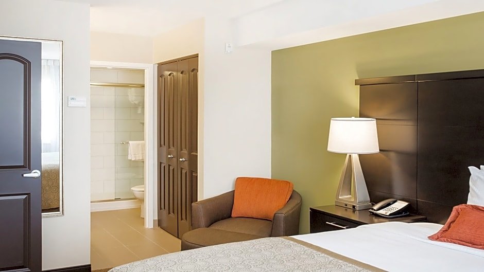 Фото Staybridge Suites West Edmonton