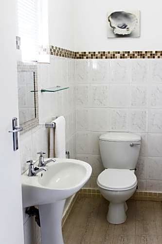 Фото Oceans Hotel & Self Catering