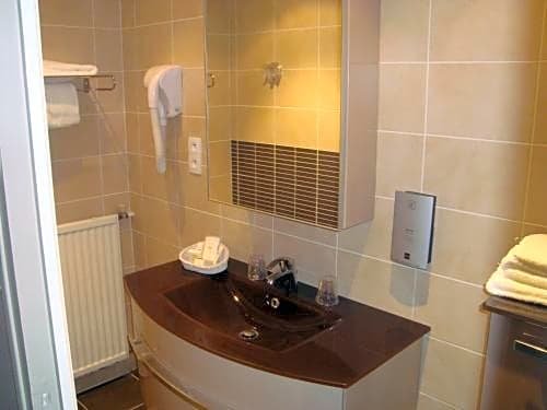 Фото Logis Hôtel de la Croix d'Or