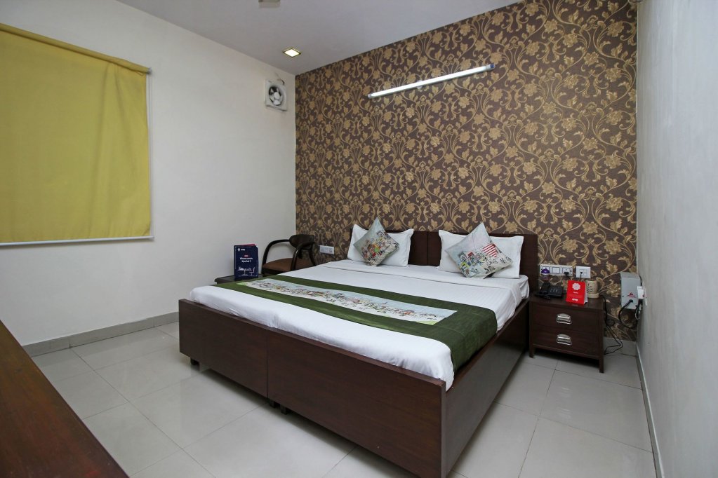 Фото Oyo Flagship 5383 Hotel Under Bridge Inn