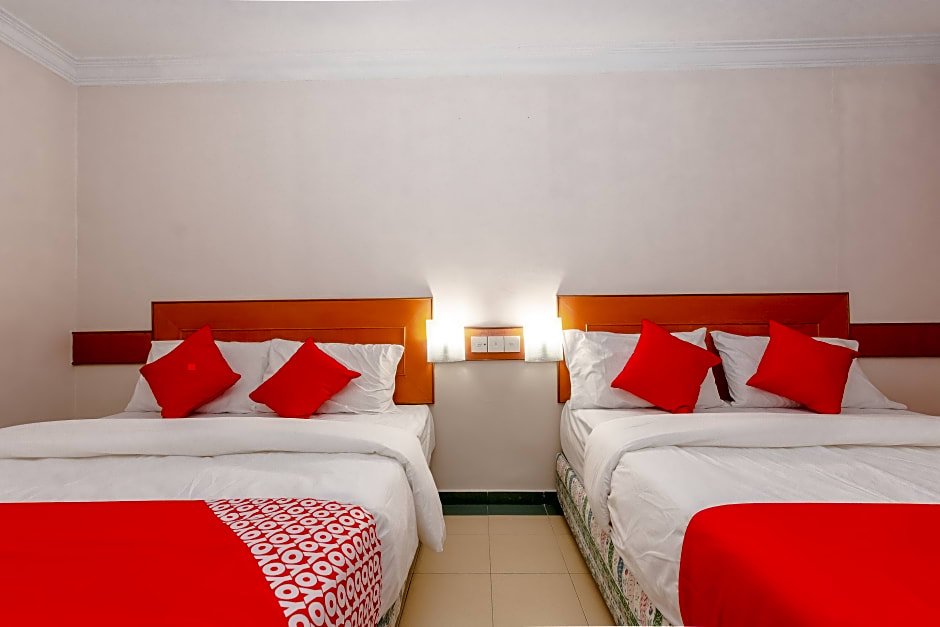 Фото Oyo 764 Hotel Famous Inn