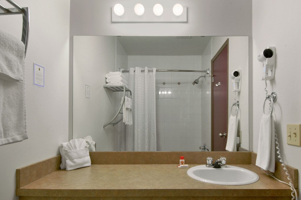 Фото Super 8 by Wyndham Yellowknife