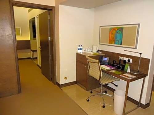 Фото The Raintree, Anna Salai