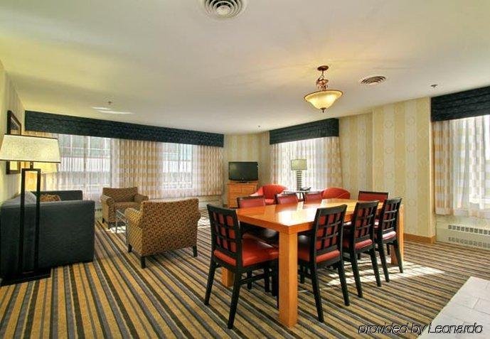 Фото Renaissance Des Moines Savery Hotel