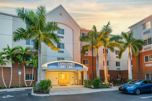 Гостиница Candlewood Suites Fort Myers Sanibel Gateway, an Ihg Hotel