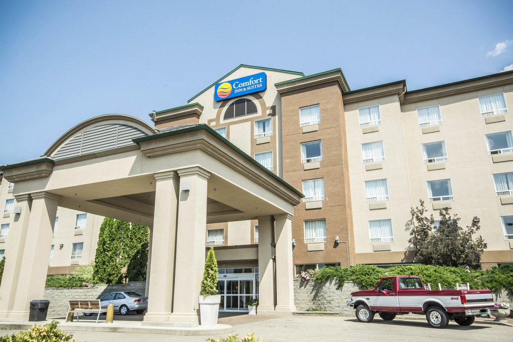 Фото Comfort Inn & Suites